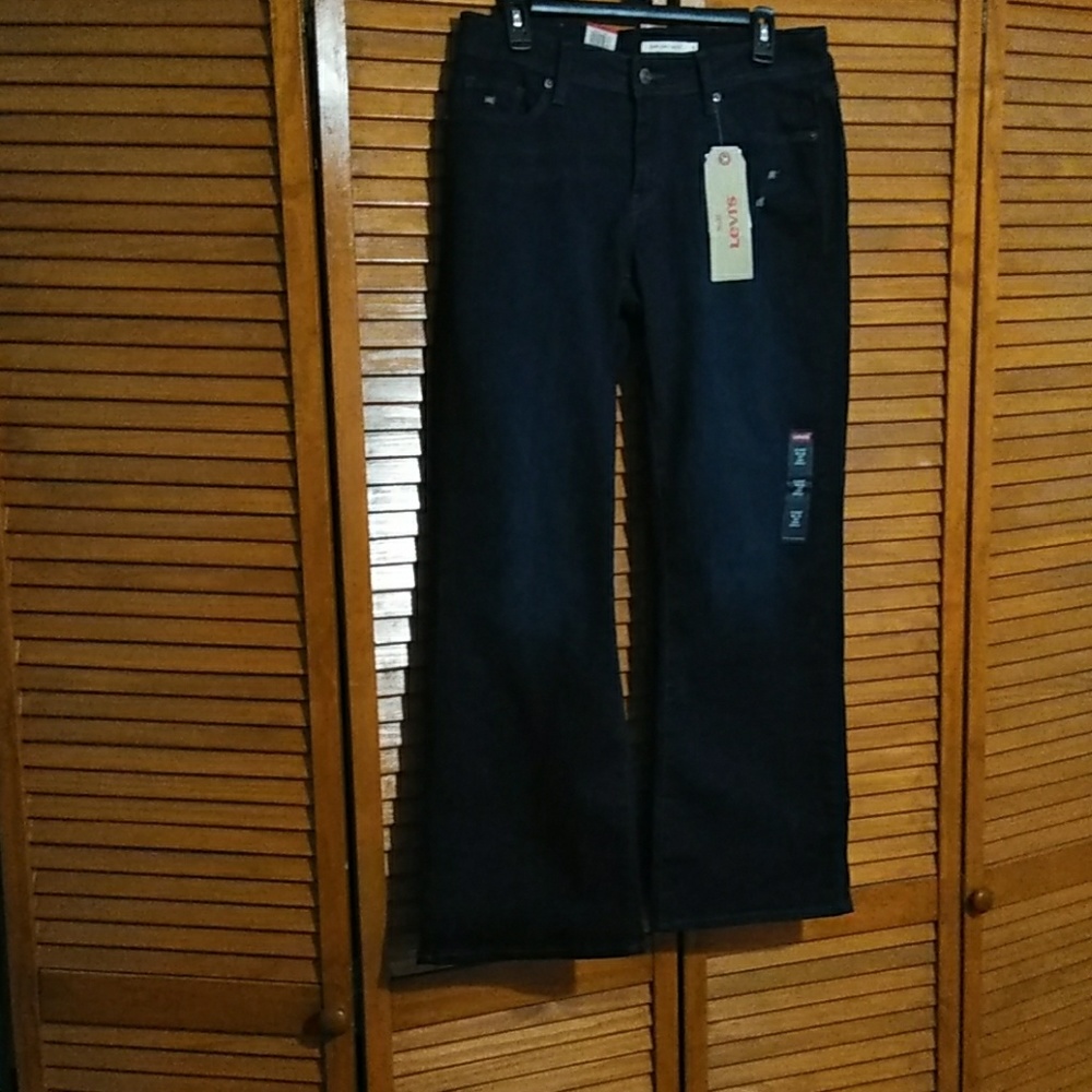 BNWT Levi's dark blue jeans